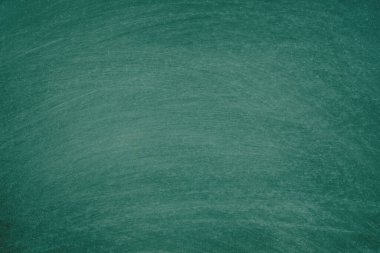 Sınıf veya duvar kağıdı için boş tahta tebeşir dokusu arka planında silinmiş çalışma yeri, metin iletisi ekle. 