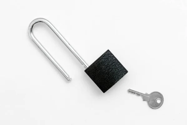 배경에 고립되어 자물쇠 — 스톡 사진