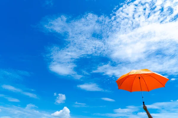 Blue Summer Sky White Fluffy Clouds Red Umbrella — Stock Photo, Image