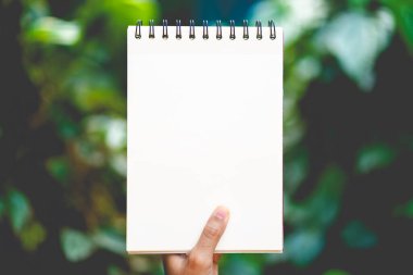 Boş defter, doku tutan kişi