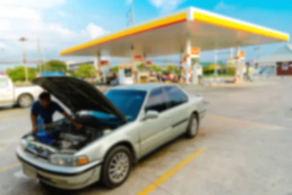 Benzin Istasyonları Kaza Arabasının Arka Planı Bulanık — Stok fotoğraf