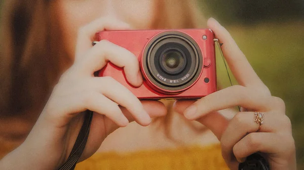 Frontal View Shoot Young Girl Red Compact Digital Camera — Stock Photo, Image