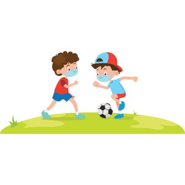 İki çocuk sahada futbol oynarken tıbbi maske takıyor.