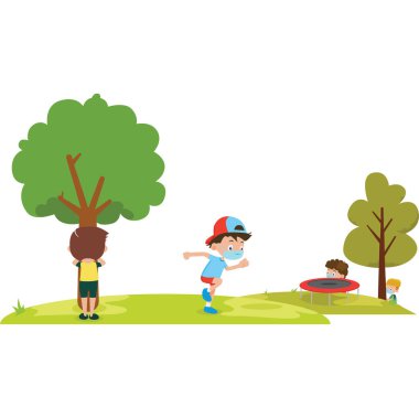 Çocuklar tıbbi maske kullanırken parkta saklambaç oynuyorlar.