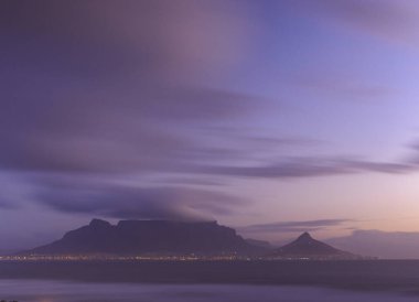 Blouberg 'den Cape Town ve Table Dağı' na. Cape Town 'da. Batı Burnu. Güney Afrika