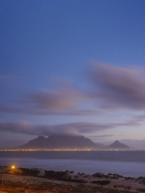 Blouberg 'den Cape Town ve Table Dağı' na. Cape Town 'da. Batı Burnu. Güney Afrika