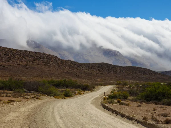 Chmury Opadają Nad Północną Stroną Gór Swartberg Pobliżu Klaartoiom Zachodni — Zdjęcie stockowe