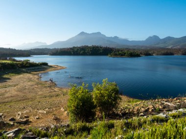 Garden Route Barajı ve Outeniqua Dağları. - George? Batı Burnu. Güney Afrika