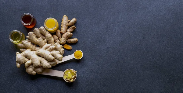 Friska ingredienser för att öka immuniteten - ingefära, honung och gurkmeja — Stockfoto