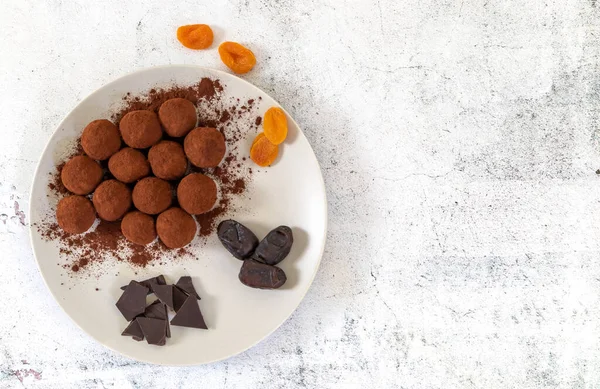 Mit Kakao keine gesunden Häppchen backen. — Stockfoto