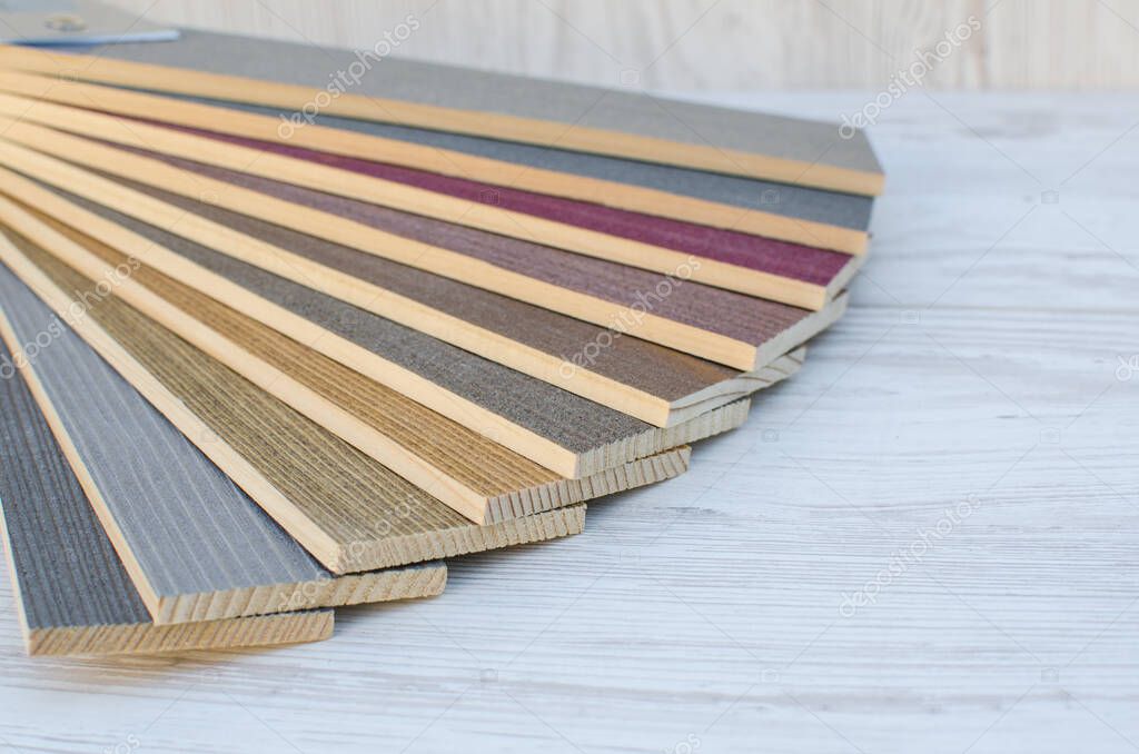 Muestras de madera de color.Catálogo de materiales de madera para el