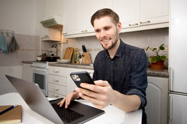 Working Home Coronavirus Outbreak Happy Freelancer Man Working Home Portrait — Stock Photo, Image