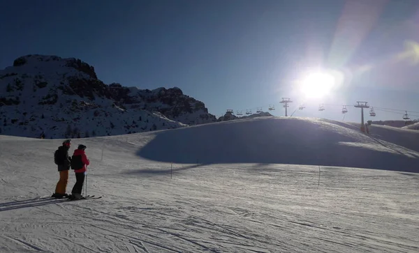 山の中でスキー スポーツとリラクゼーション — ストック写真