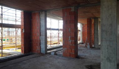 İnşaat alanında çalışma sürüyor.