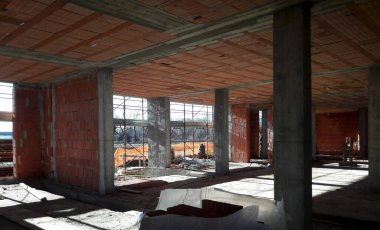 İnşaat alanında çalışma sürüyor.