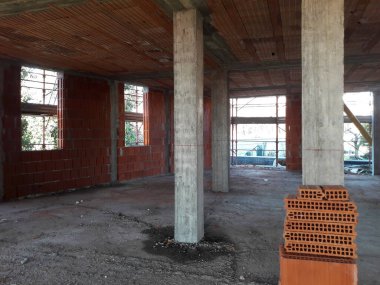 İnşaat alanında çalışma sürüyor.