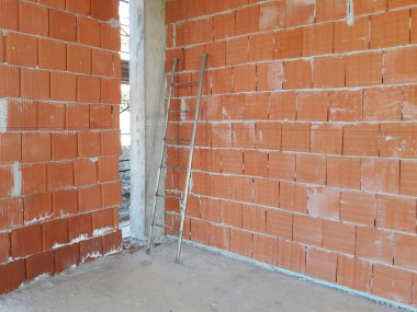 İnşaat alanında çalışma sürüyor.