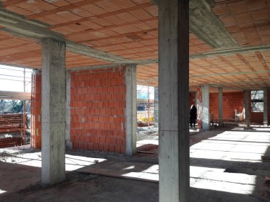 İnşaat alanında çalışma sürüyor.