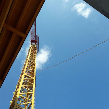 İnşaat sahasında çalışma devam ediyor - iş