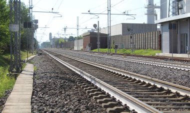 Tren rayları - turizm veya iş için seyahat