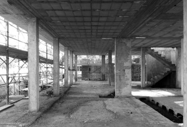 İnşaat alanında çalışma sürüyor.