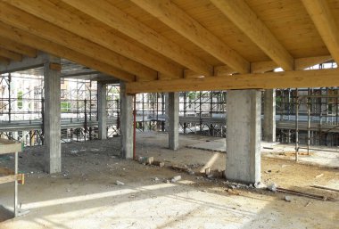 İnşaat alanında çalışma sürüyor.