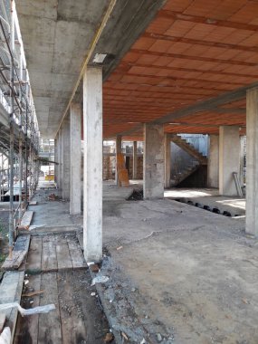 İnşaat alanında çalışma sürüyor.