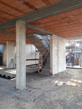 İnşaat alanında çalışma sürüyor.