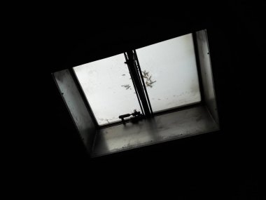 2020 Coronavirüs nedeniyle sanayi fabrikası kapandı.