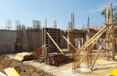 İnşaat sahasında çalışma sürüyor - faaliyetlerin sürdürülmesi