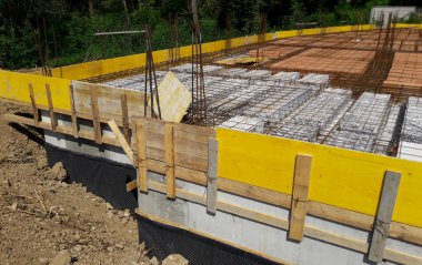 İnşaat sahasında çalışma sürüyor - faaliyetlerin sürdürülmesi