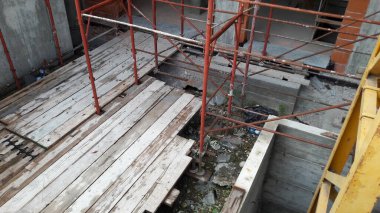 İnşaat sahasında çalışma sürüyor - faaliyetlerin sürdürülmesi