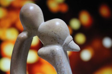 Aşk öpücüğü - heykel