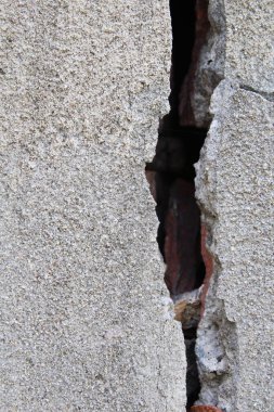 Duvardaki çatlak - deprem şoku