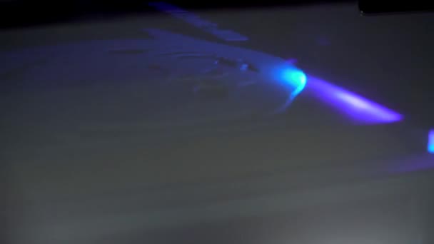 Máquina Laser Grava Uma Superfície Madeira — Vídeo de Stock