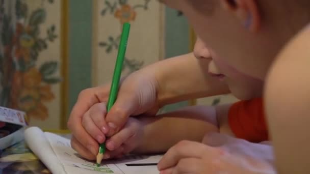 Maman Bébé Dessinent Table Des Enfants Quarantaine — Video