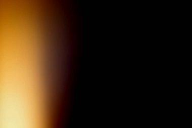 Arkaplanda ağır tahıl, toz ve ışık sızıntısı olan film dokusu tasarlanmış. Stüdyoda Siyah Arkaplan 'ın üzerinde Gerçek Lens Fişeği Çekimi. Üstüste ya da Ekran Filtresi olarak eklemek kolay