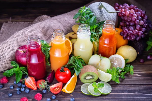 Färgglada Juice Hemlagad Färsk Frukt Uppfriskande Menyn För Människor Som — Stockfoto