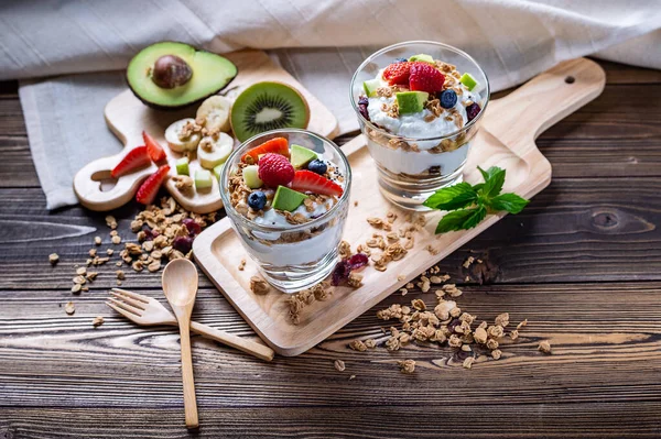 Jogurt Grecki Domowej Roboty Jagodami Awokado Banan Granola Zdrowe Menu — Zdjęcie stockowe