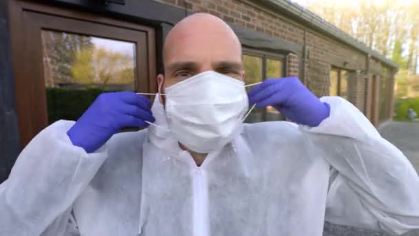 Doctor Puts Protective Surgical Face Mask Coveralls Coronavirus Pandemic Worldwide — Stock Video