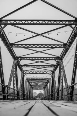 Siyah beyaz köprü, Tayland 