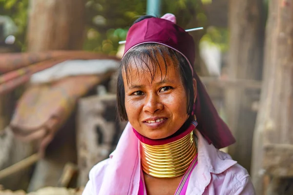 Huay Keng Tailândia Março 2019 Mulher Kayan Padaung Pescoço Longo — Fotografia de Stock