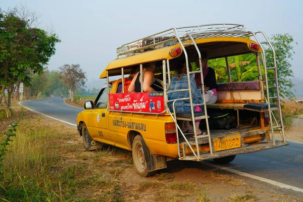 Sukhothai Thaiföld Március 2019 Régi Színes Taxi Minibusz Szállító Turisták — Stock Fotó