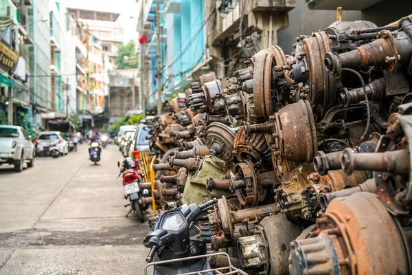 Bangkok Thailand Mars 2019 Gata Med Skrot Och Rostiga Bilmotorer — Stockfoto