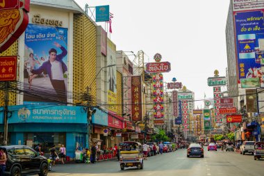Bangkok, Tayland - 17 Mart 2019 Bangkok 'taki Çin Mahallesi' nde trafik sıkışık.