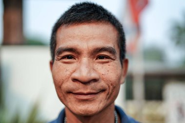 Bangkok, Tayland - 17 Mart 2019: Bangkok, Tayland, Güneydoğu Asya 'da yaşayan güzel görünüşlü sağlıklı Taylandlı adamın portresi