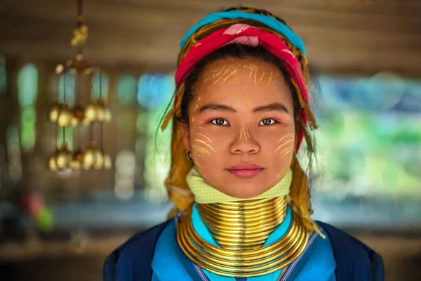 Huay Keng Tailandia Marzo 2019 Mujer Sonriente Cuello Largo Kayan — Foto de Stock