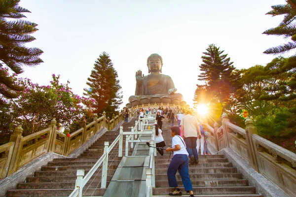 大屿山天坛佛像大青铜雕像 佛教中心和主要旅游景点 — 图库照片