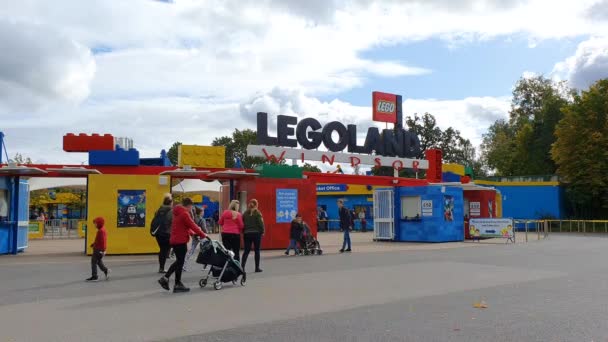 Windsor Reino Unido Enero 2020 Turistas Niños Minilandia Parque Miniatura — Vídeos de Stock