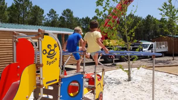 San Sebastián España Junio 2019 Niños Jugando San Sebastián Donostia — Vídeos de Stock